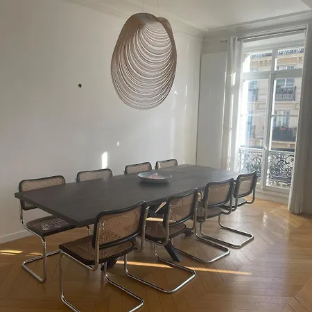 Haussmanian Appartamento